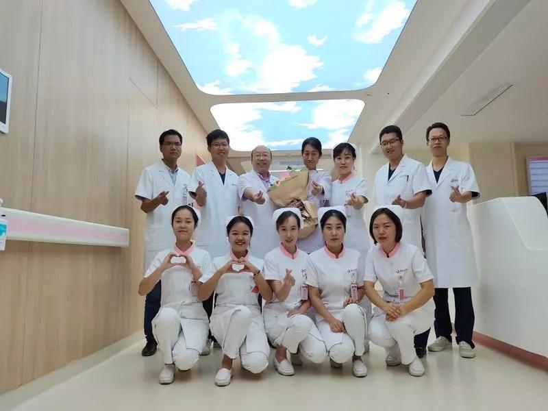 這個(gè)國(guó)慶，西安國(guó)際醫(yī)學(xué)中心人用守護(hù)向祖國(guó)深情表白