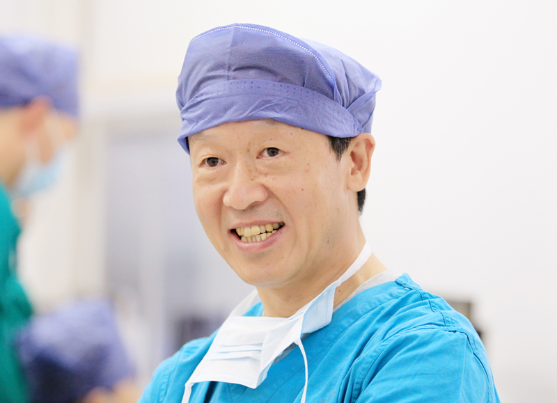 三秦網(wǎng)報道—跟著大咖王海昌走進(jìn)神秘的DSA手術(shù)室