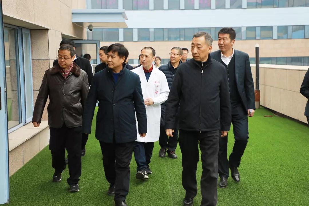 西北大學黨委書記王亞杰一行到西安國際醫(yī)學中心醫(yī)院考察交流