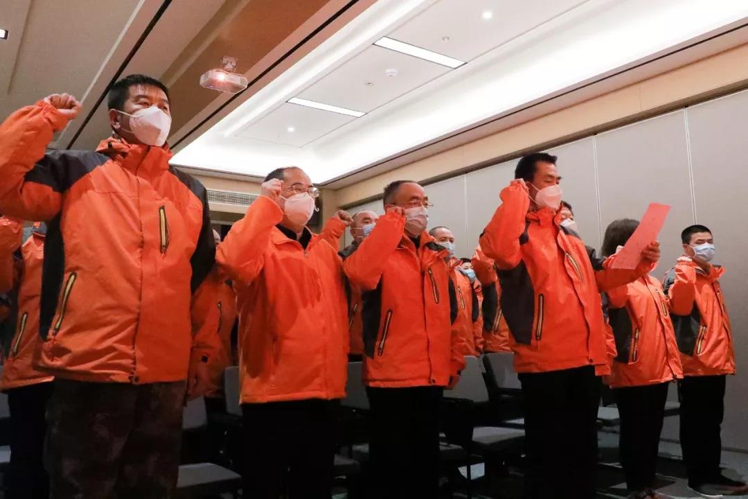 黨旗在戰(zhàn)“疫”一線飄揚(yáng)——西安國際醫(yī)學(xué)中心醫(yī)院赴武漢醫(yī)療隊黨員抗擊疫情側(cè)記