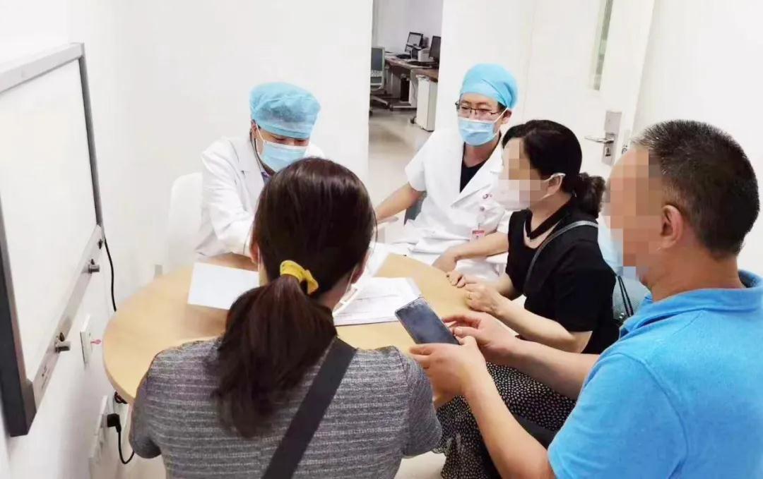 險(xiǎn)！桃核卡在氣道上  這個(gè)急救方法你得掌握