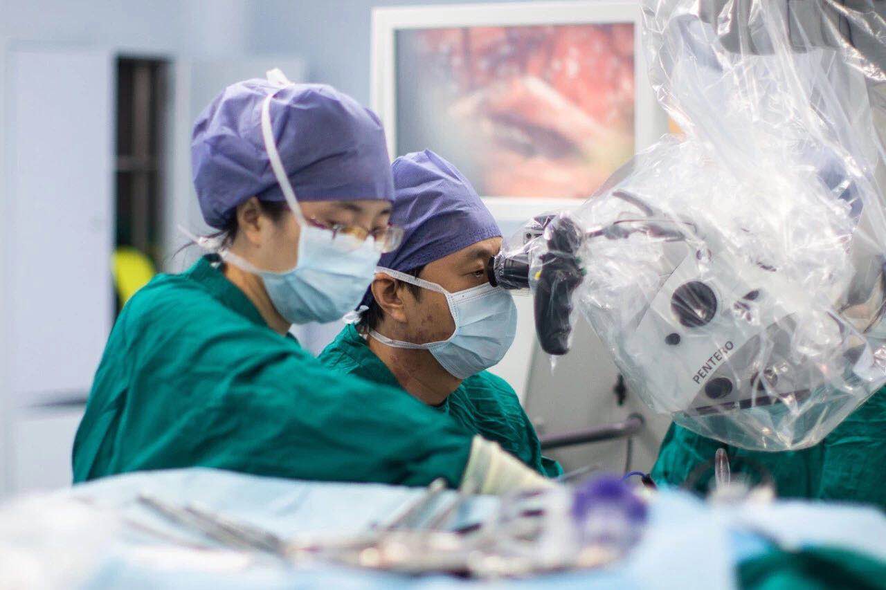 勇闖禁區(qū) 挑戰(zhàn)前沿 ——西安國際醫(yī)學中心醫(yī)院腦科醫(yī)院神經(jīng)外科成功完成顱內(nèi)巨大聽神經(jīng)鞘瘤切除術(shù)