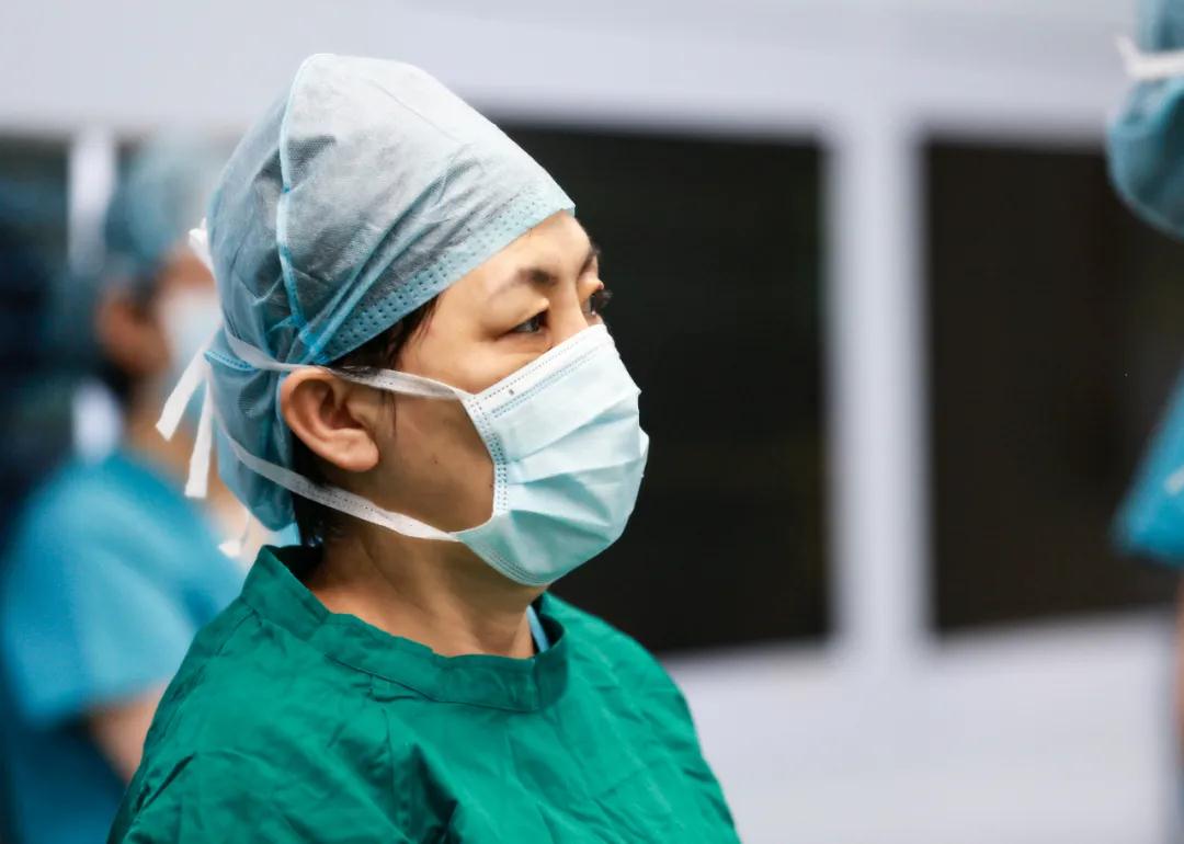 央視頻——新一代達(dá)芬奇手術(shù)機(jī)器人在國(guó)際醫(yī)學(xué)輔助婦科微創(chuàng)手術(shù)獲成功