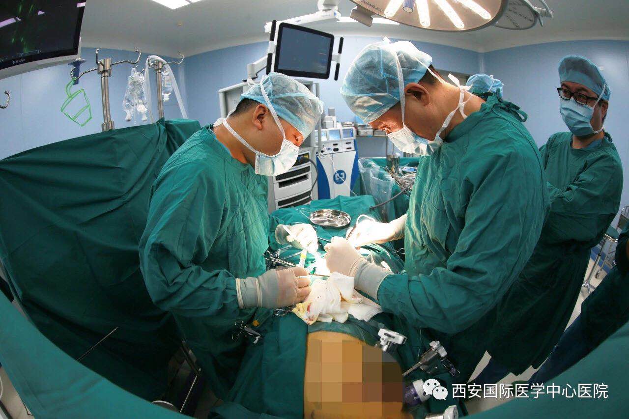 重磅！我院成功完成西北首例四代達(dá)芬奇機(jī)器人輔助房間隔缺損修補(bǔ)術(shù)