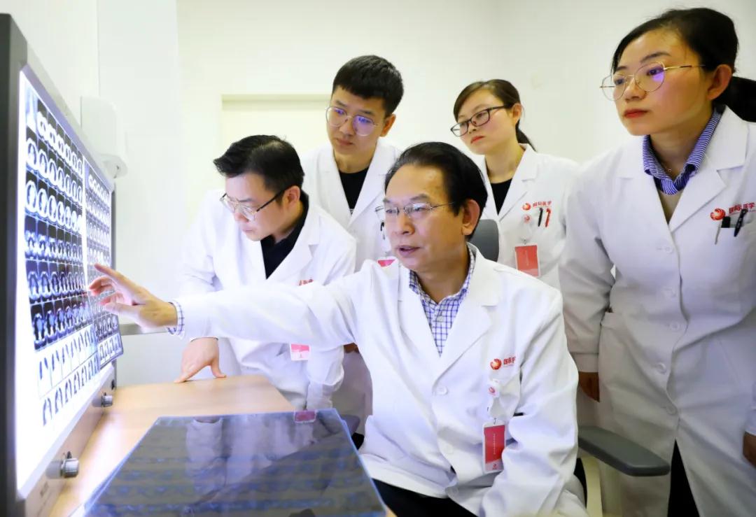 二三里醫(yī)療—南克?。鹤尰颊哂凶饑?yán)的生活