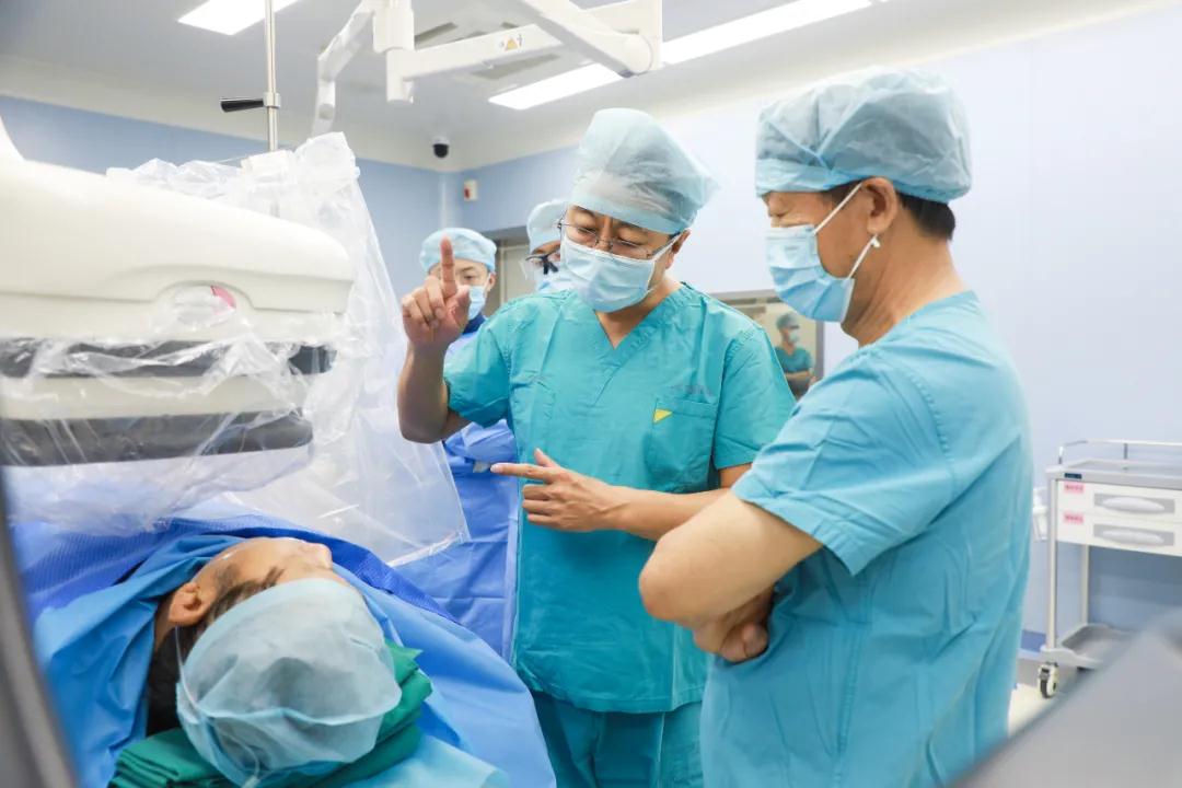 我院完成首例準分子激光斑塊消融術(shù)