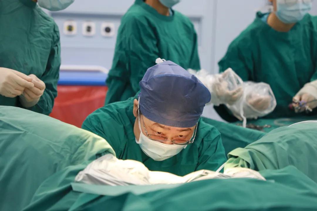 大醫(yī)之道11｜黃艷紅：中國(guó)首例“添宮寶寶”第一人