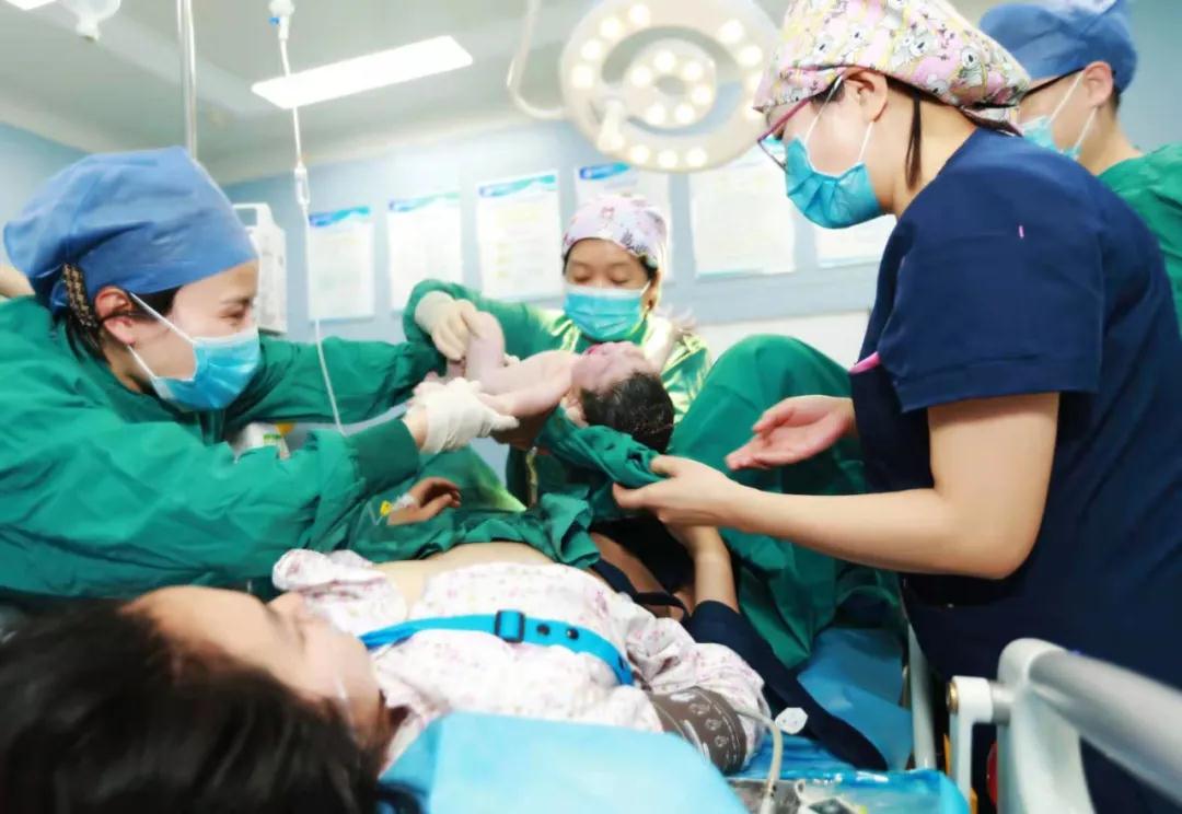 華商云健康—迎新春，西安國際醫(yī)學(xué)中心醫(yī)院第一個“金牛寶寶”來啦！