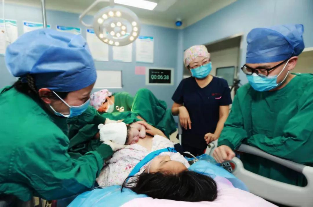 陽光網(wǎng)—迎新春，西安國際醫(yī)學(xué)中心醫(yī)院第一個“金牛寶寶”來啦！