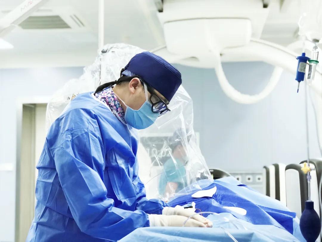 化險為夷！腦科醫(yī)生巧拆顱內(nèi)“不定時炸彈”