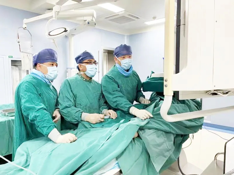 胸悶、腹脹、乏力……患者突發(fā)布加綜合征 介入治療把命救