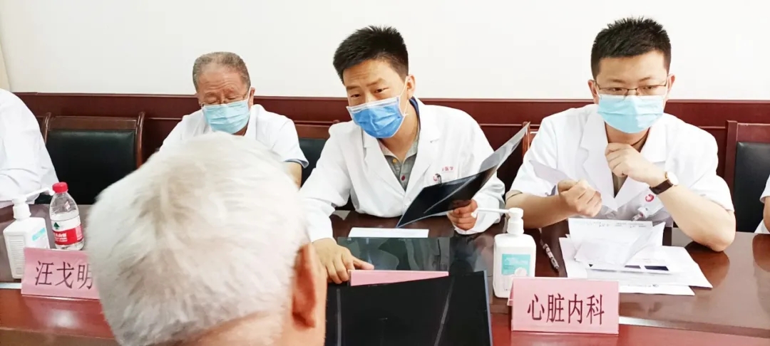 西安國際醫(yī)學中心醫(yī)院開展“致敬老黨員、老革命”義診活動