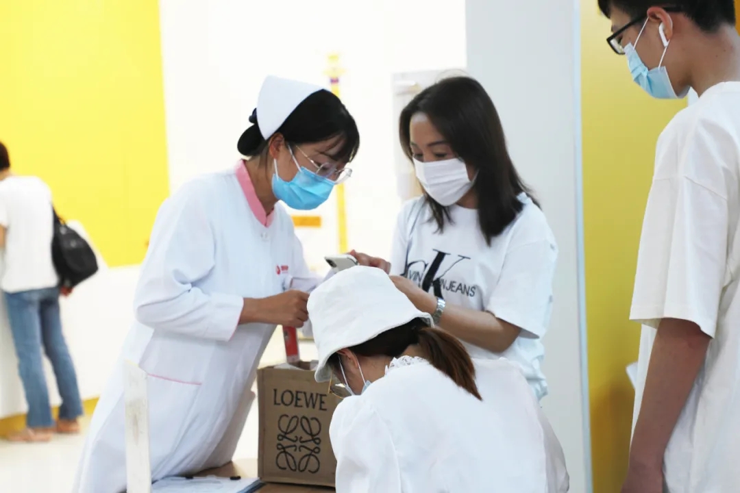 免掛號(hào)費(fèi)、診查費(fèi)，送健康卡……他們紛紛為這項(xiàng)暖心服務(wù)點(diǎn)贊！