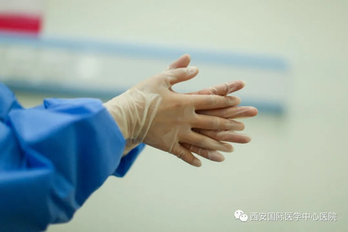 49秒！她的手，已接種了13230人