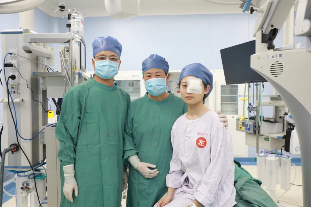 暑期摘鏡潮！18歲女孩開(kāi)啟“無(wú)鏡”人生