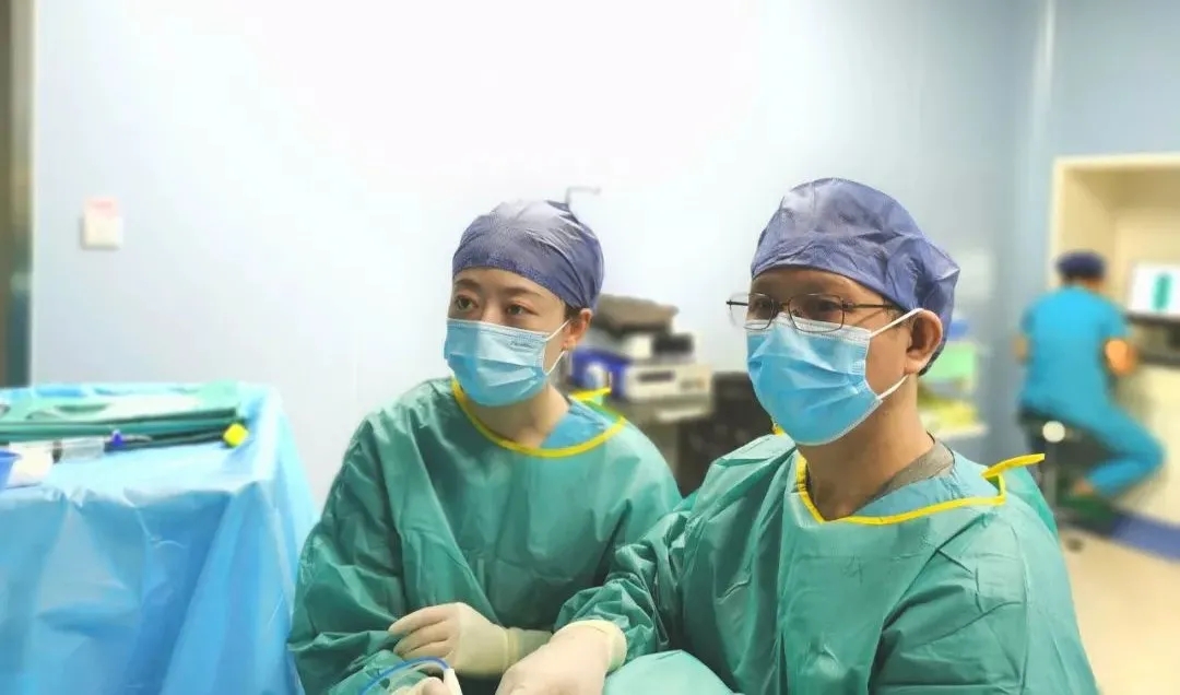 快準穩(wěn)！“針”微創(chuàng)祛除核桃大小甲狀腺結(jié)節(jié)