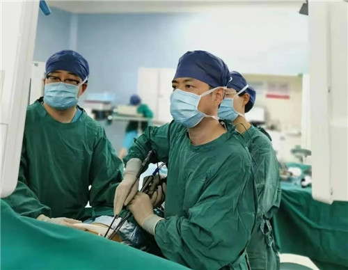 多發(fā)結節(jié)一網打盡——胸科醫(yī)院胸外二病區(qū)成功實施單孔腔鏡多發(fā)結節(jié)切除手術