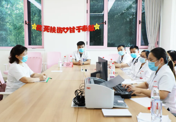 不掛號(hào)，解決多個(gè)問(wèn)題，多學(xué)科MDT聯(lián)合門診讓更年期女性少跑腿，更安心！