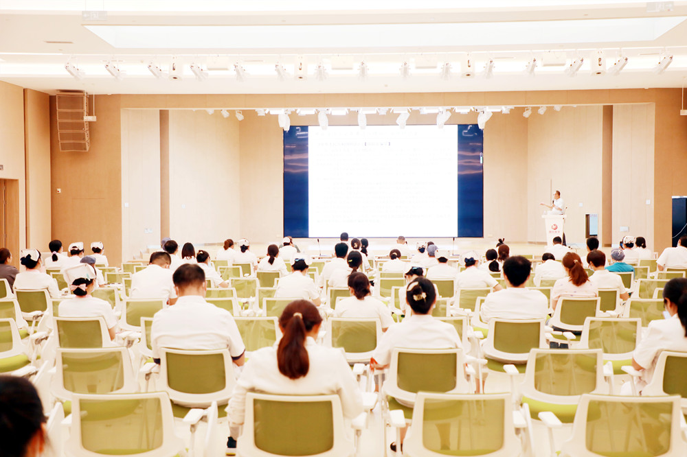 西安國(guó)際醫(yī)學(xué)中心醫(yī)院開展廉潔從業(yè)九項(xiàng)準(zhǔn)則培訓(xùn)