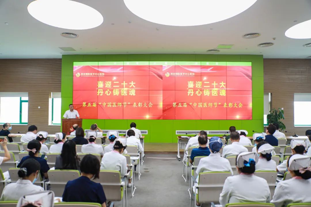 慶祝醫(yī)師節(jié)，致敬最美的你們！