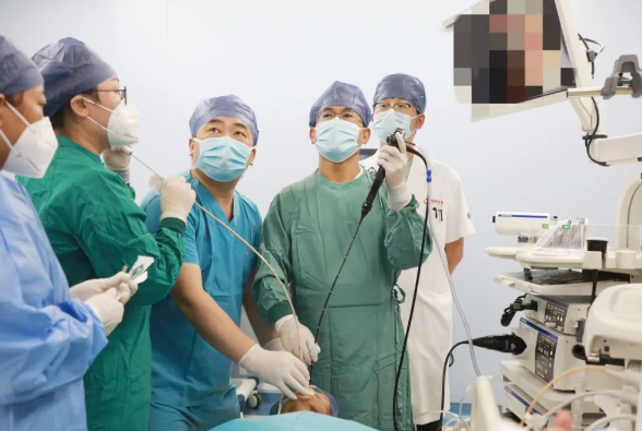 “氣”懸一線！多學科聯(lián)手為僅有30公斤的她撐起呼吸通道