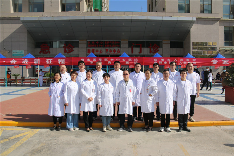 患者現場送錦旗—我院義診專家團隊走進紅色教育基地甘肅省華池縣