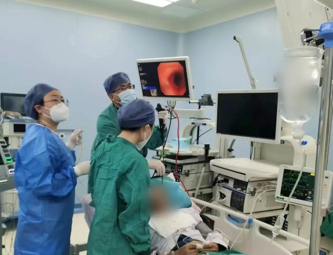 年過七旬的他，氣管被堵90%！危急時(shí)刻......