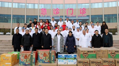 馬鮮萍書記一行看望慰問我院醫(yī)護人員