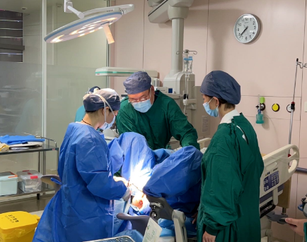 孕期規(guī)范管理，分娩精心接生，30歲產(chǎn)婦順產(chǎn)雙胞胎