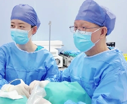 她為什么跨越千里來到這里？