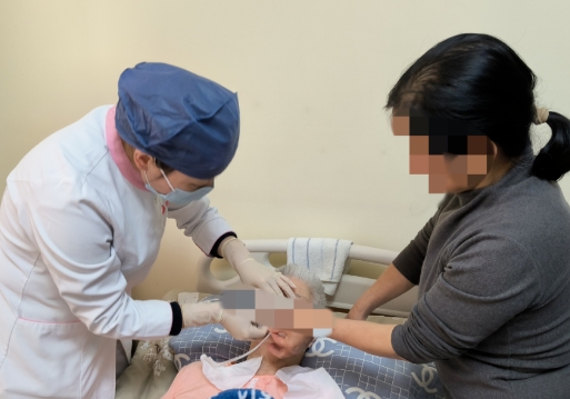 一鍵預(yù)約，專業(yè)到家——西安國際醫(yī)學(xué)中心醫(yī)院“互聯(lián)網(wǎng)+護(hù)理上門服務(wù)”為失能老人解憂，讓家屬安心工作