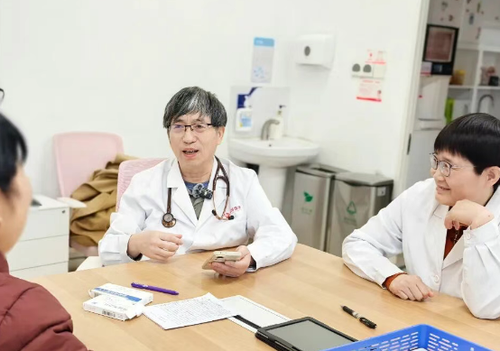 醫(yī)護都夸的女兒，其實是兒媳